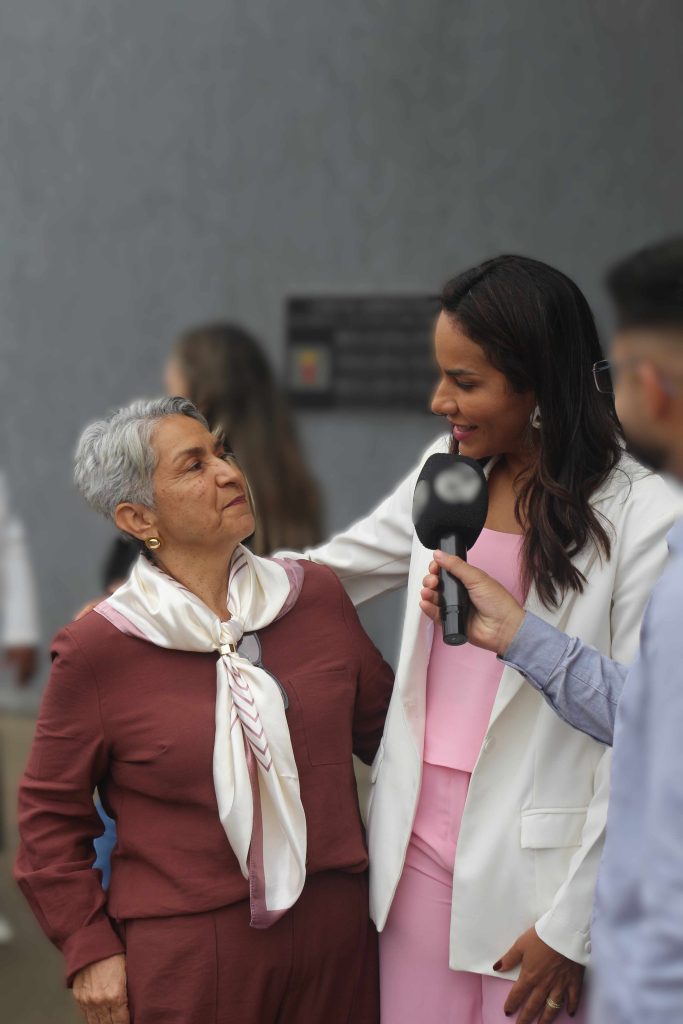 Prefeita de São José da Lapa Marcia Lopes acompanhada da Deputada Estadual Nayara Rocha - Foto por Carlos Barbosa